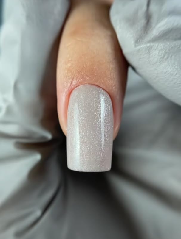 02 EC (gray-beige, light sand shimmer)