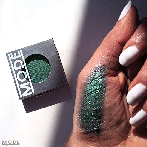 BOLD AT HEART (Lustrous Gemstone Emerald Green Pearl)