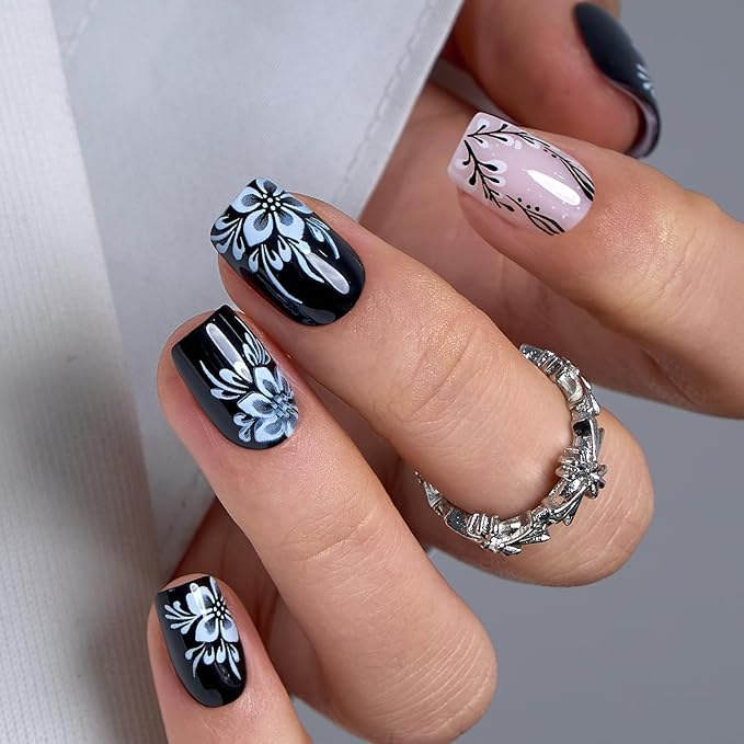 Minimal Black & White Flowers