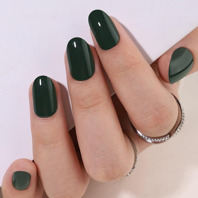 C7 - Dark Green Nails