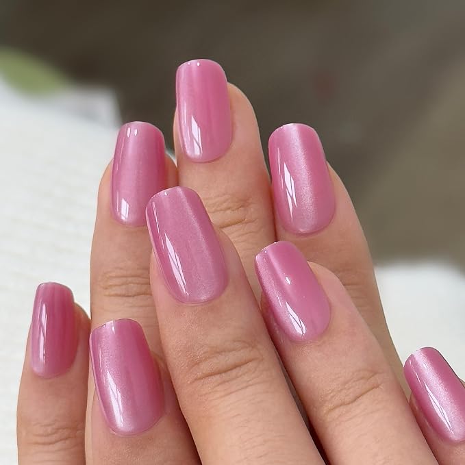 Light Mauve Cat Eye Nails