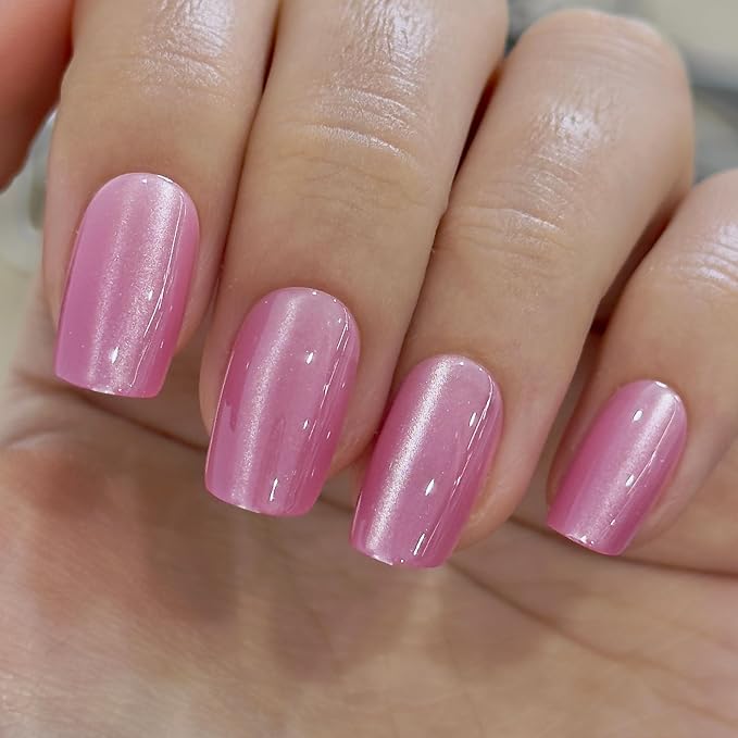 Light Mauve Cat Eye Nails