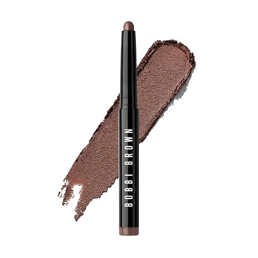 26 Mocha (A medium chocolate brown​, shimmer)