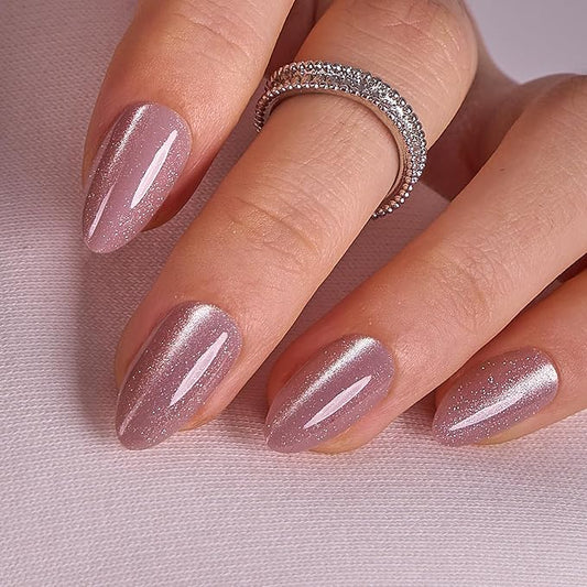 almond-shaped cat eye nails