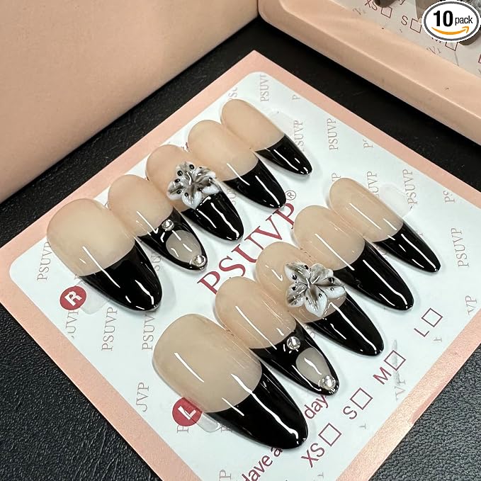3D Black-spotted flowers Nails
